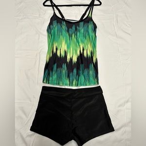 NWOT . 2 Piece tankini - with black shorts. Women's Large